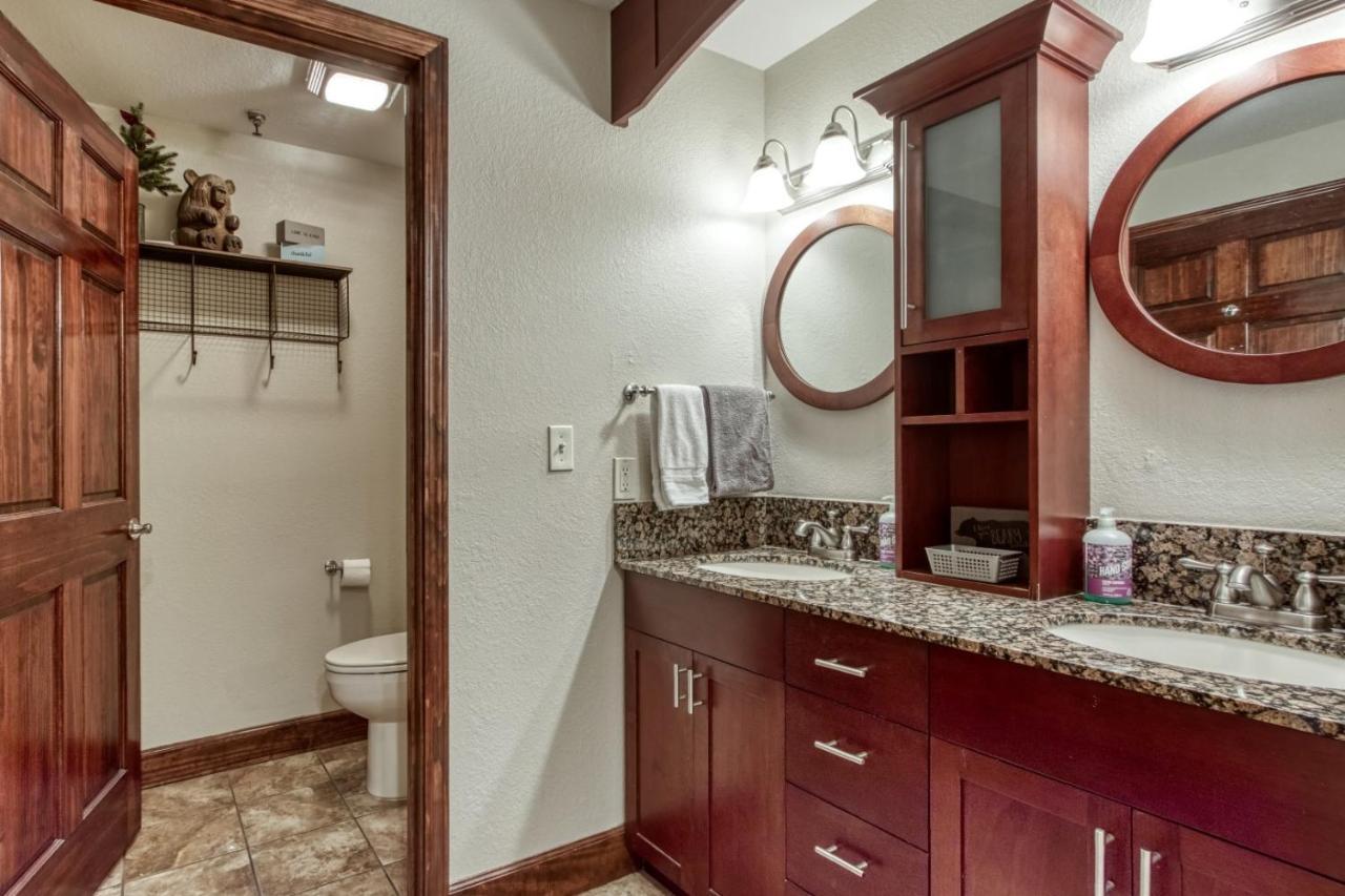 Gorgeous 2Bd 2Bth Condo With Mountain Views Pool Hot Tub Game Room Close To Parkway Pigeon Forge Exterior foto