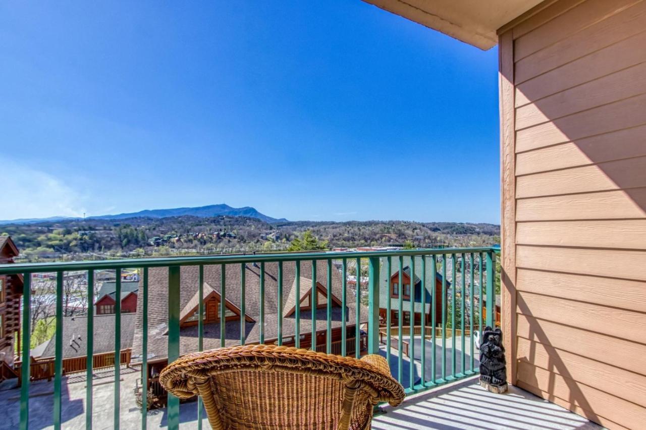 Gorgeous 2Bd 2Bth Condo With Mountain Views Pool Hot Tub Game Room Close To Parkway Pigeon Forge Exterior foto