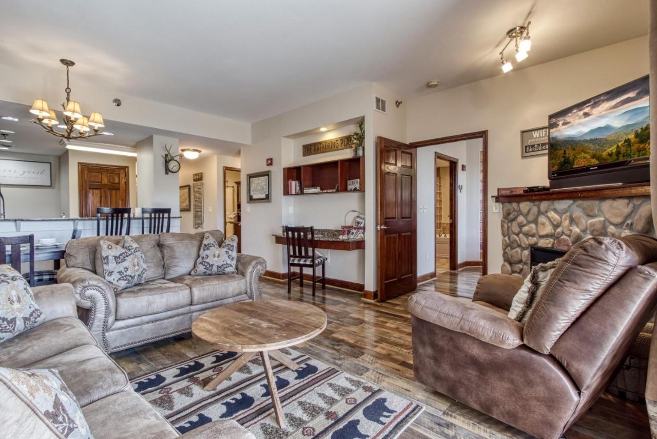 Gorgeous 2Bd 2Bth Condo With Mountain Views Pool Hot Tub Game Room Close To Parkway Pigeon Forge Exterior foto